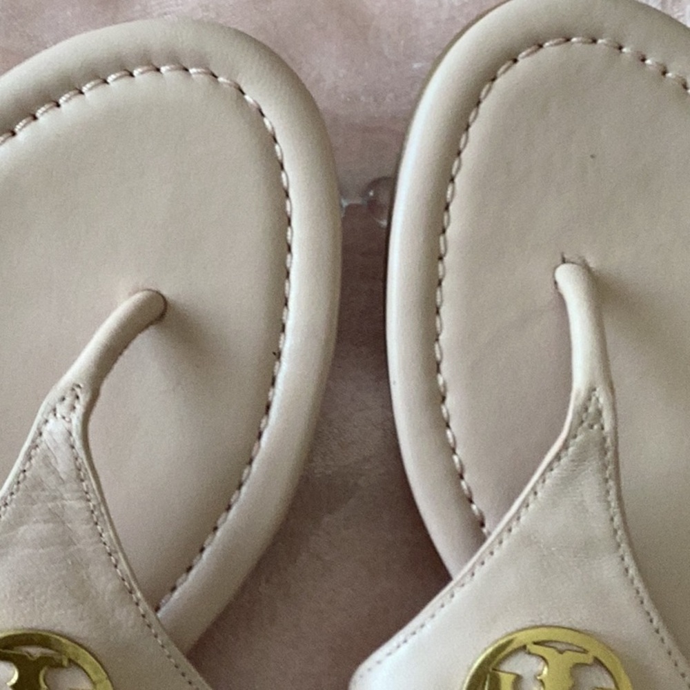 Tory Burch Beige Sandals with Gold Logo - Picture 3 of 8